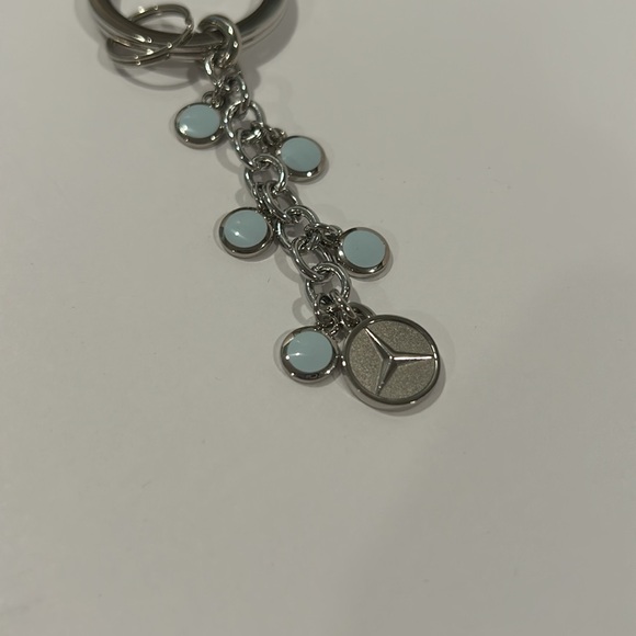 NWOT Mercedes Silver Key Chain - Picture 2 of 4